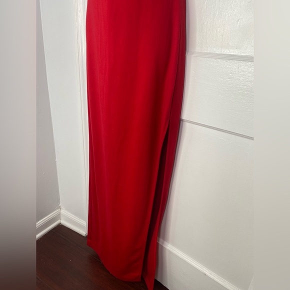 NBD REVOLVE Red Rose Late Night Gown - Picture 4 of 7